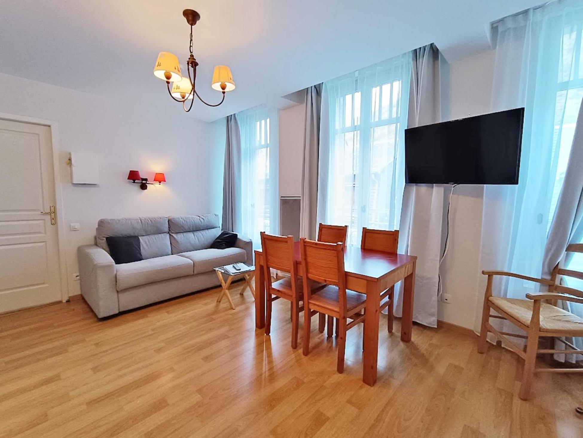 Il Etait Une Fois Luchon, T2, Centre Luchon, Wifi, Casier A Skis, Ascenseur, 4 Personnes Apartment Bagneres-de-Luchon Bagian luar foto