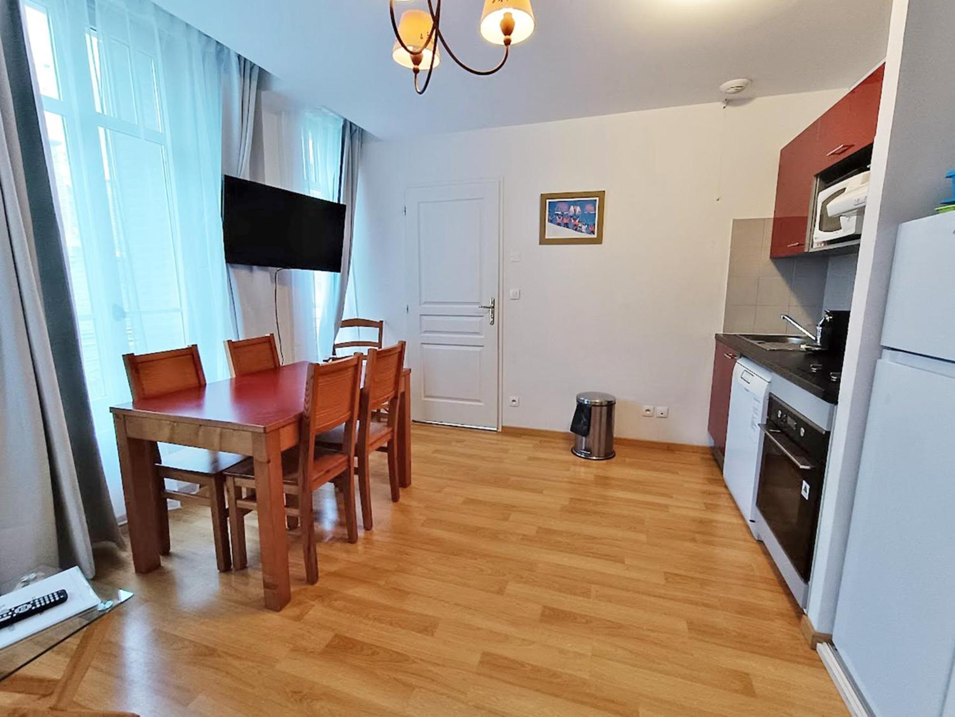 Il Etait Une Fois Luchon, T2, Centre Luchon, Wifi, Casier A Skis, Ascenseur, 4 Personnes Apartment Bagneres-de-Luchon Bagian luar foto